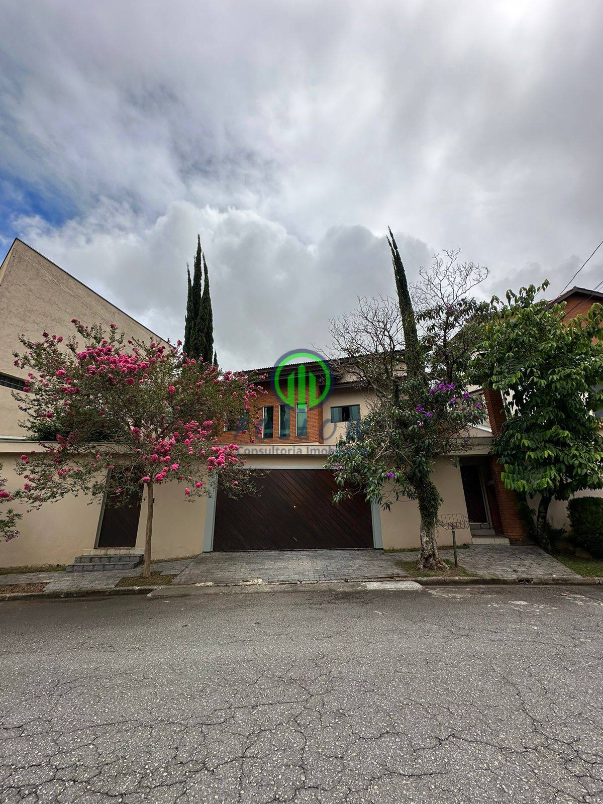 Sobrado, 4 quartos, 373 m² - Foto 1